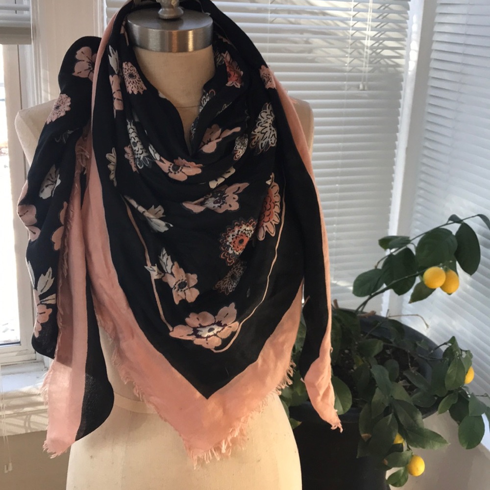 🎉Sale🎉Loft square scarf